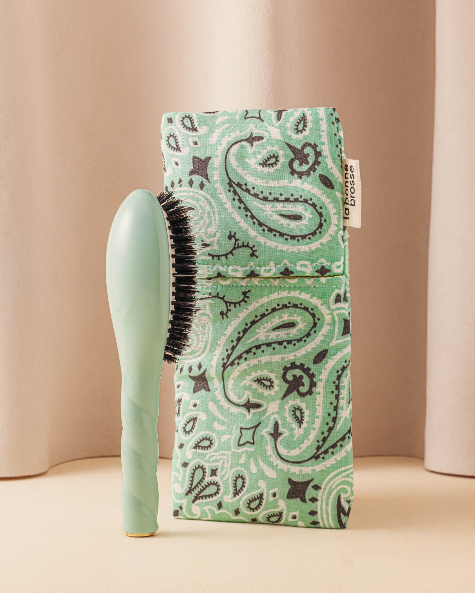 Call It By Your Name x La Bonne Brosse Pochette Petite Brosse Bleu Lagon