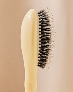 N.03 La Petite Brosse Cuir Chevelu Sensible l'Indispensable Douceur Ivoire Cair