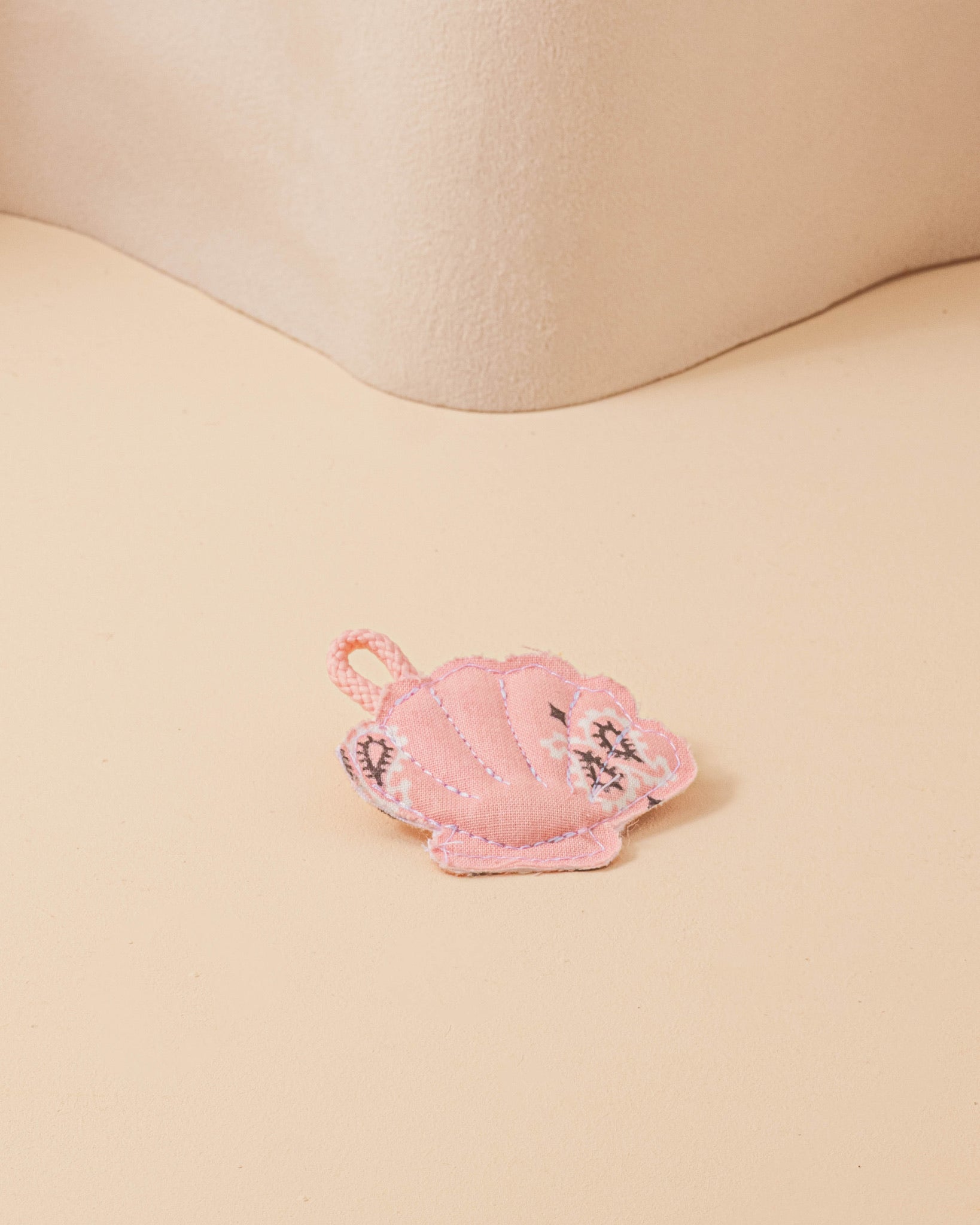 Call It By Your Name x La Bonne Brosse Charms Coquillage Rose Pale