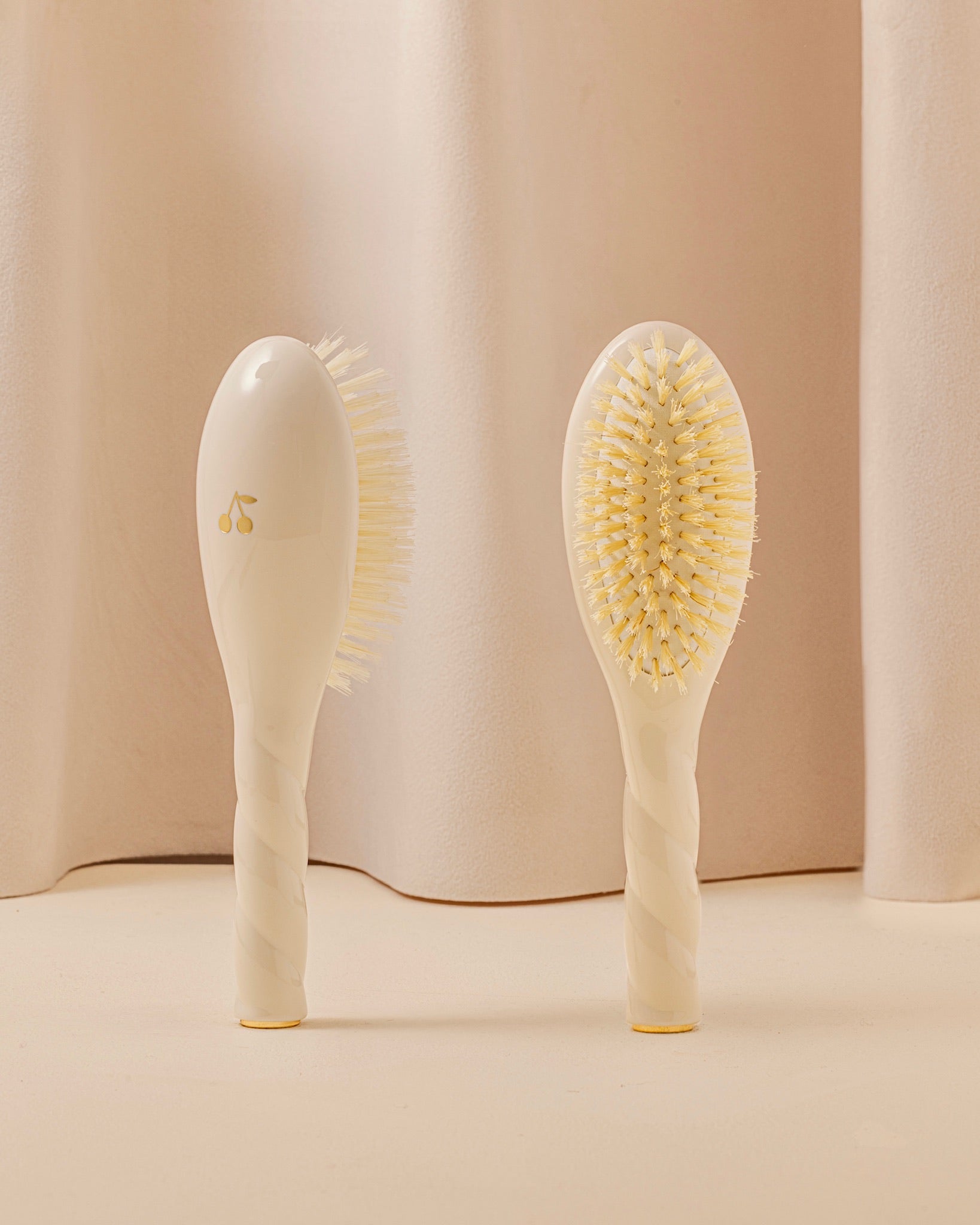 Bonpoint x La Bonne Brosse N.06 La Brosse Bébé Blanc Crème et son Pochon Offert