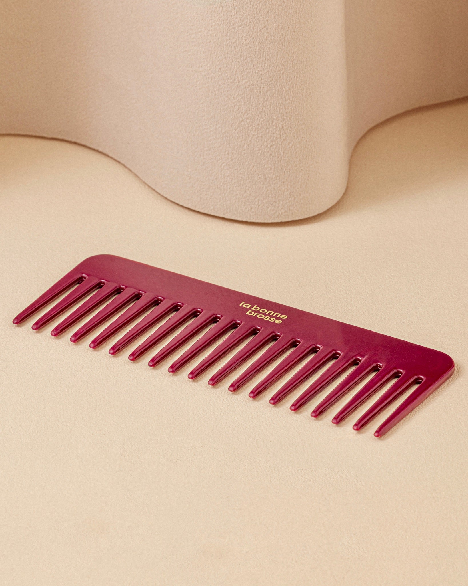 Le Peigne Large Démêlant en Acétate Rouge Cerise