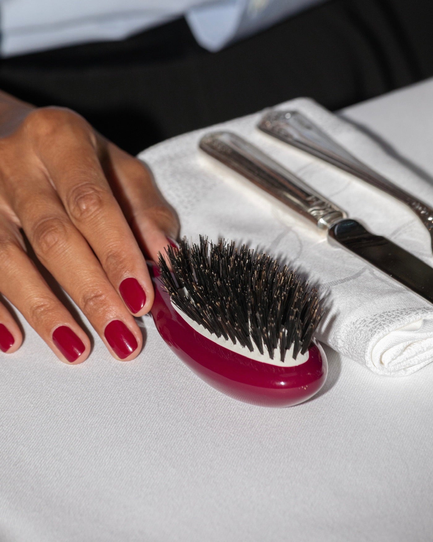 N.01 La Petite Brosse Brillance & Soin l’Universelle Rouge Cerise
