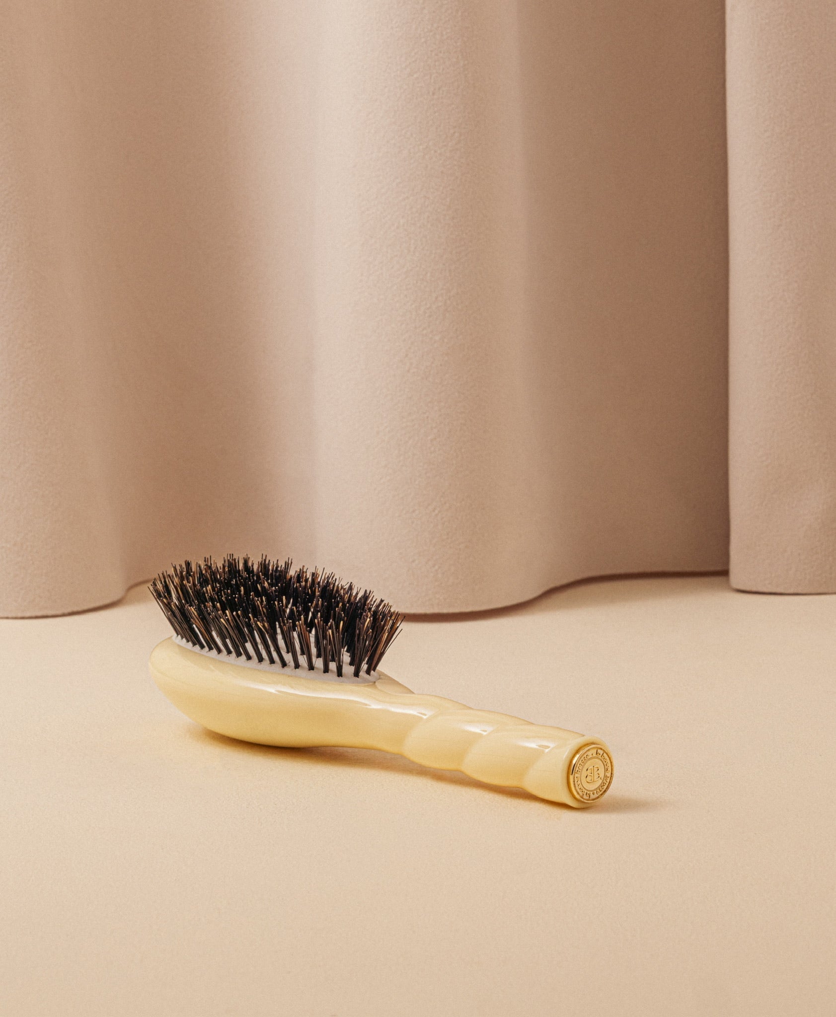 N.01 La Petite Brosse Brillance & Soin l’Universelle Ivoire Cair
