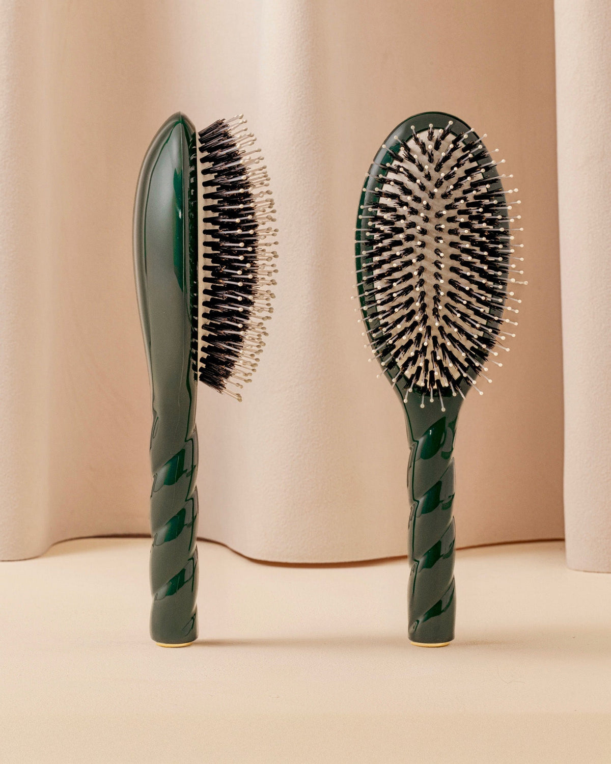 N.03 La Brosse Cuir Chevelu Sensible l'Indispensable Douceur Vert Emeraude