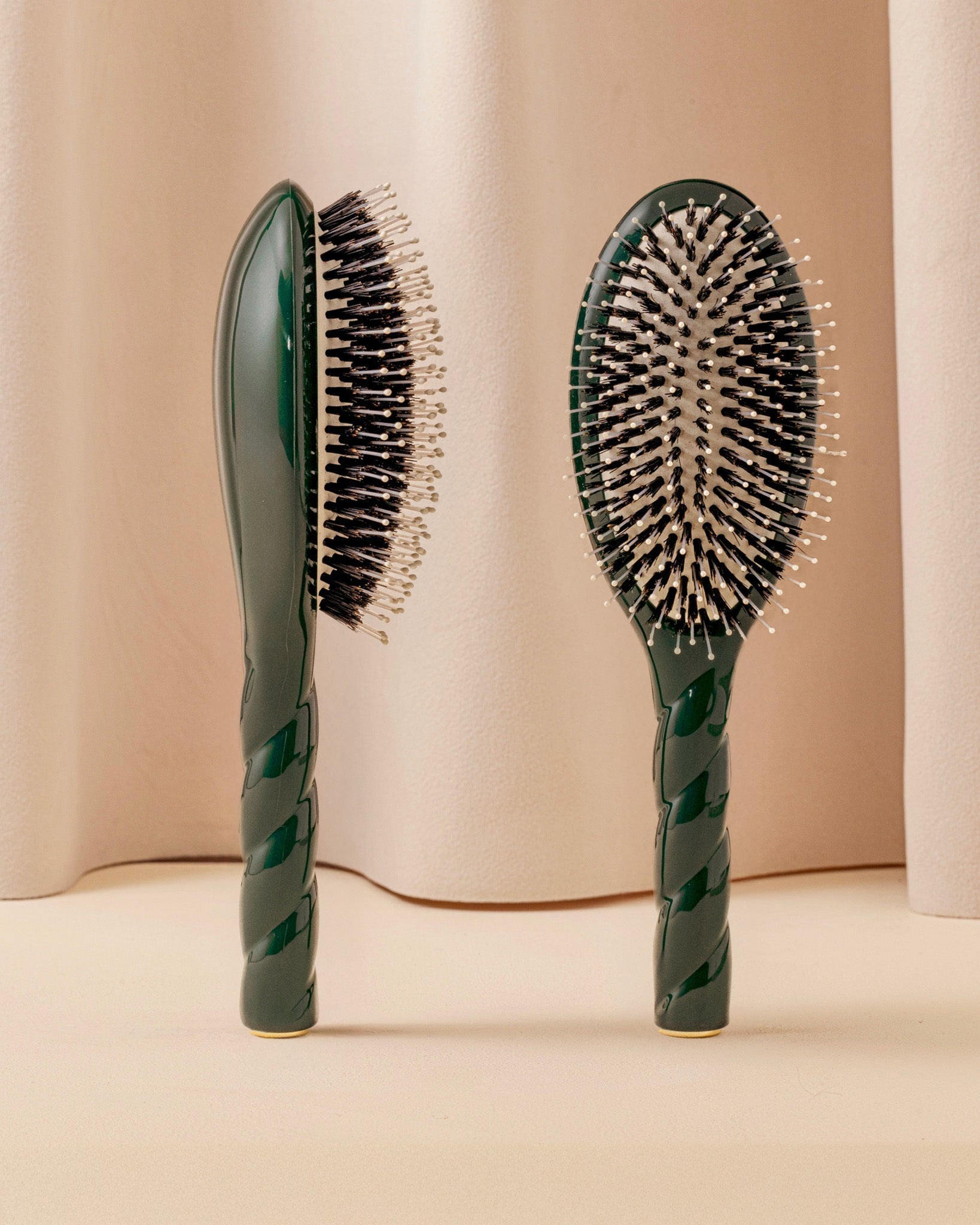 N.03 La Brosse Cuir Chevelu Sensible l'Indispensable Douceur Vert Emeraude