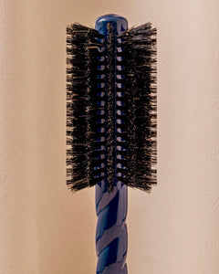 N.08 La Brosse Ronde Brushing Longueur & Mouvement Bleu Myrtille