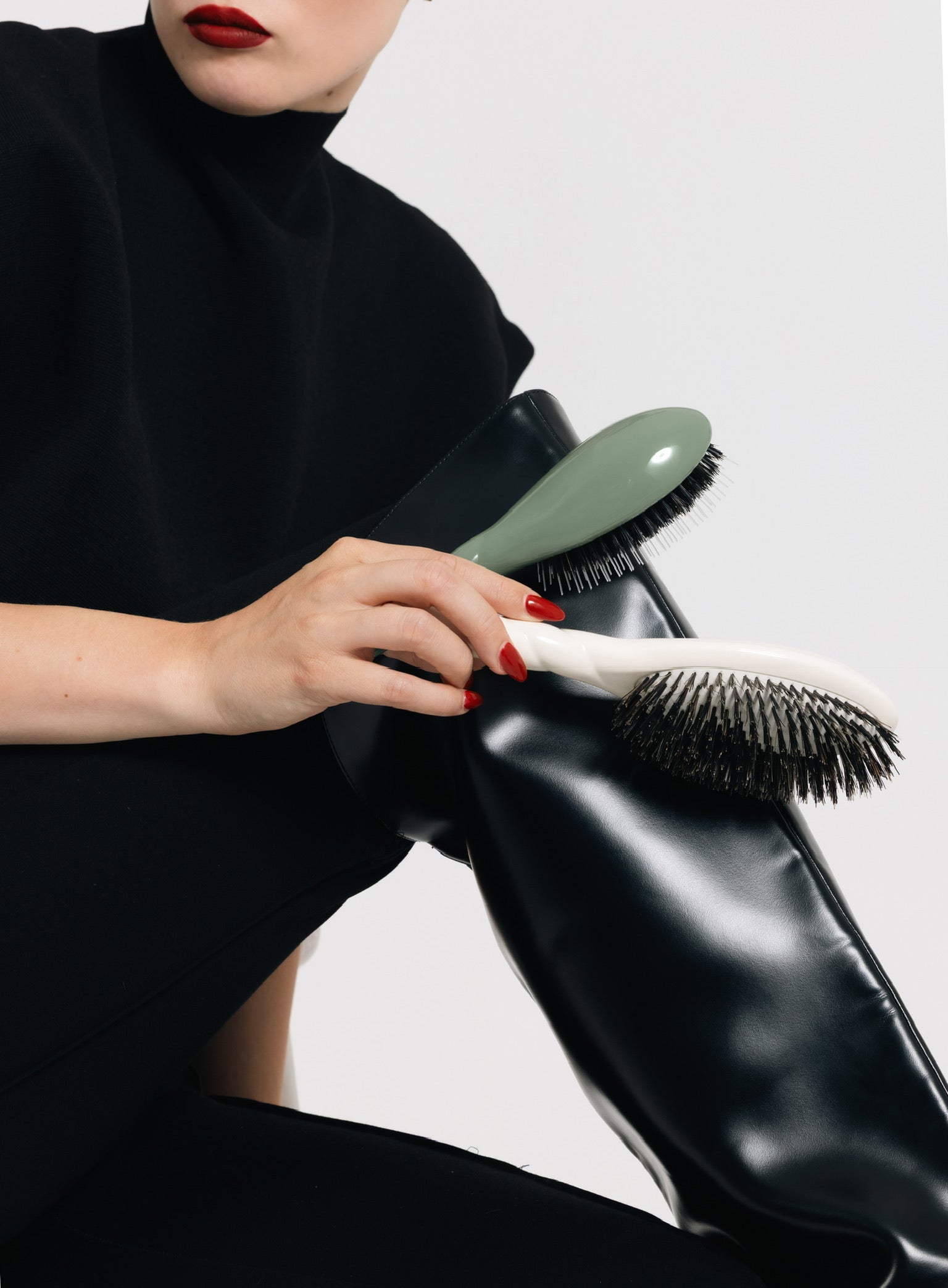 N.02 La Brosse Démêlante & Soin l'Indispensable Vert Amande