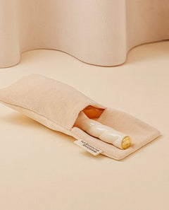 N.03 La Petite Brosse Cuir Chevelu Sensible l'Indispensable Douceur Blanc Crème