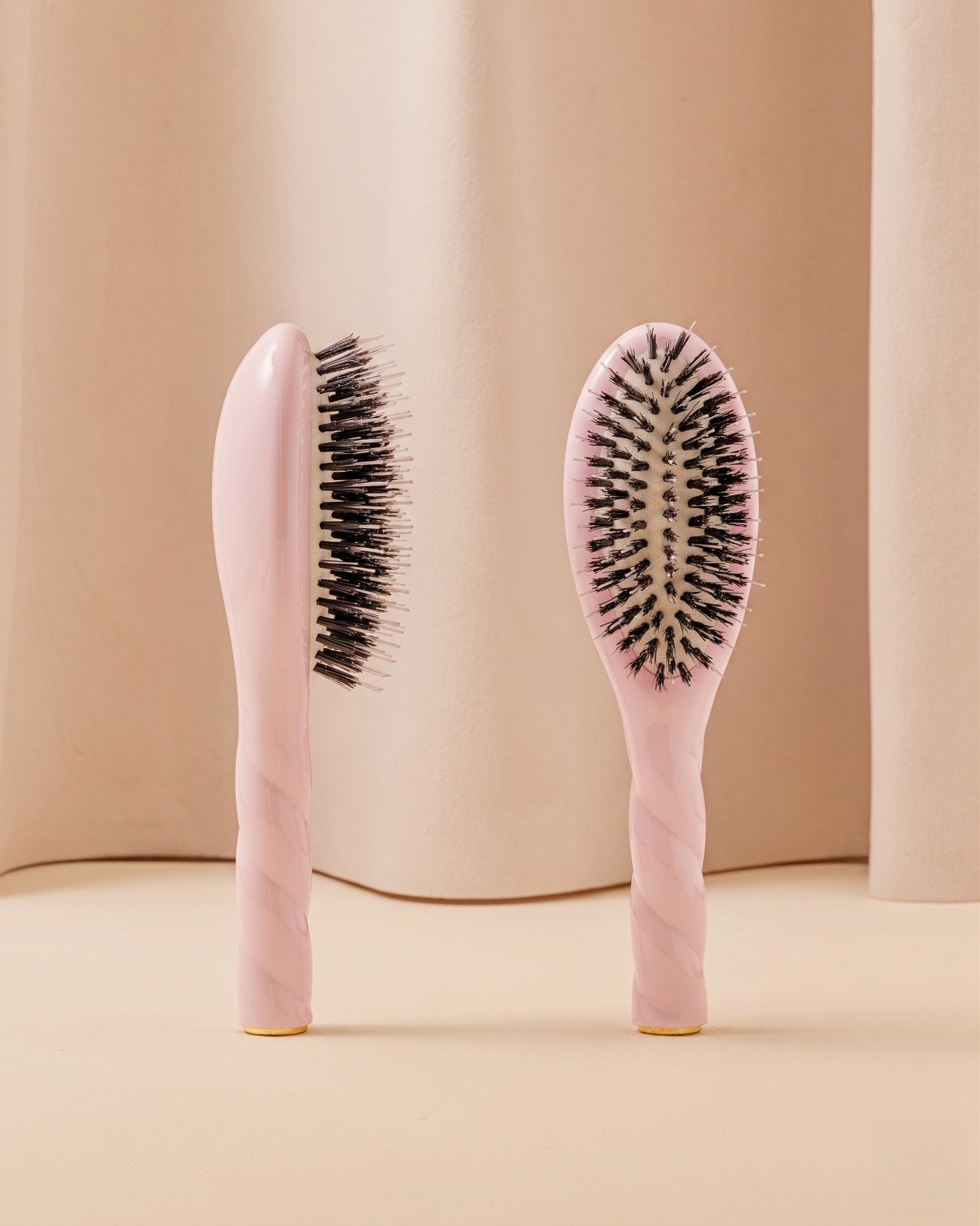 N.02 La Petite Brosse Démêlante & Soin l'Indispensable Rose Lilas