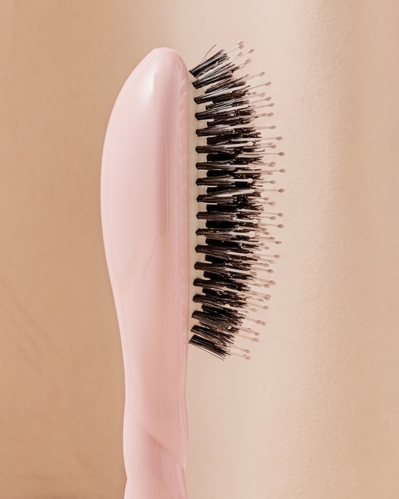 N.03 La Petite Brosse Cuir Chevelu Sensible l'Indispensable Douceur Rose Lilas