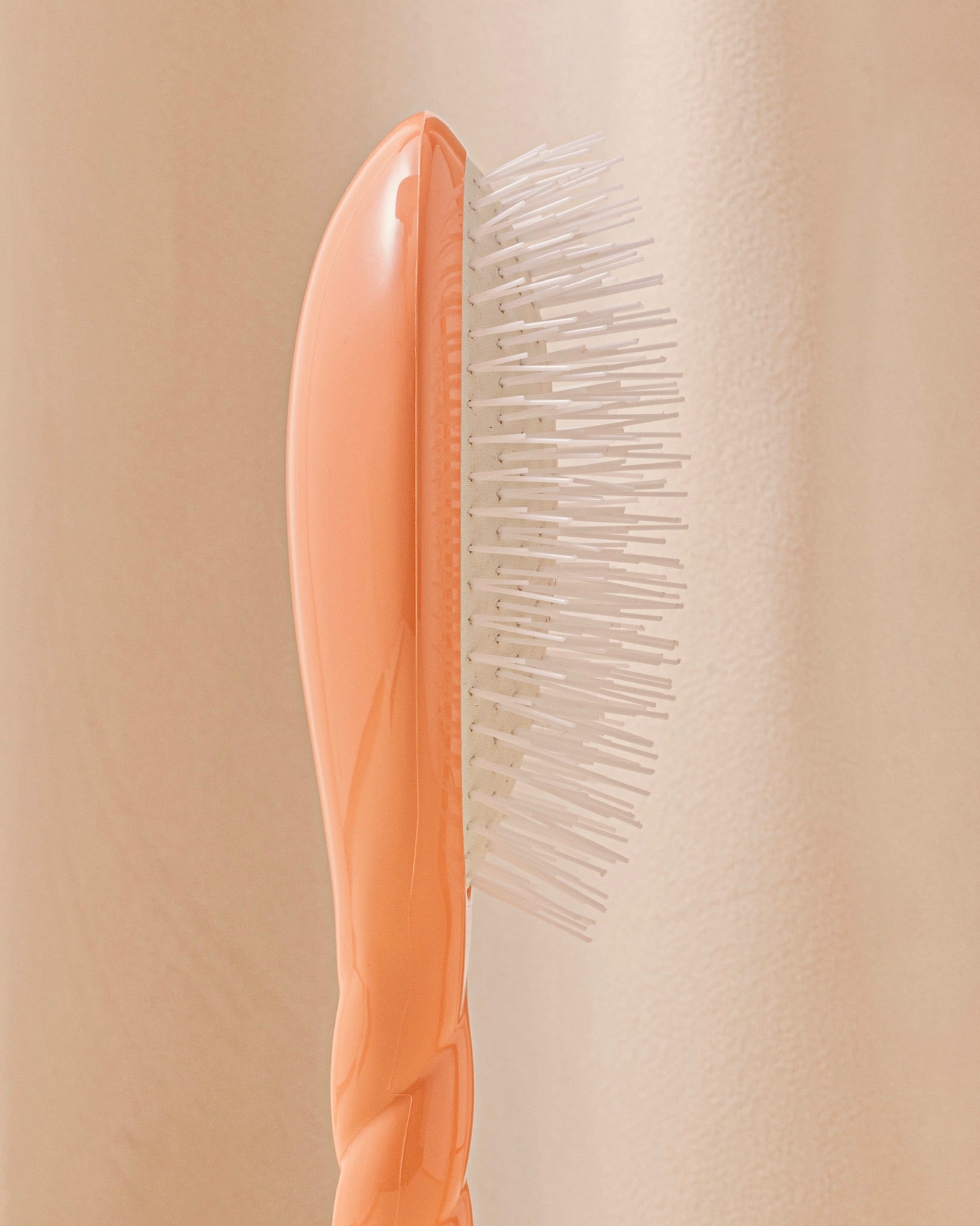 N.07 La Brosse Démêlante & Stimulante l'Intense Corail