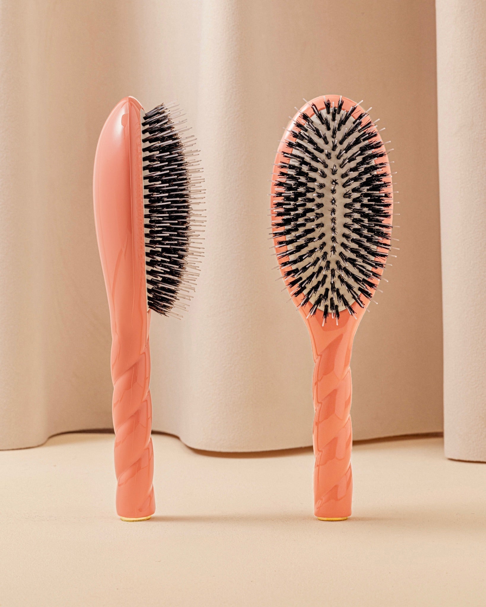 N.02 La Brosse Démêlante & Soin l'Indispensable Corail