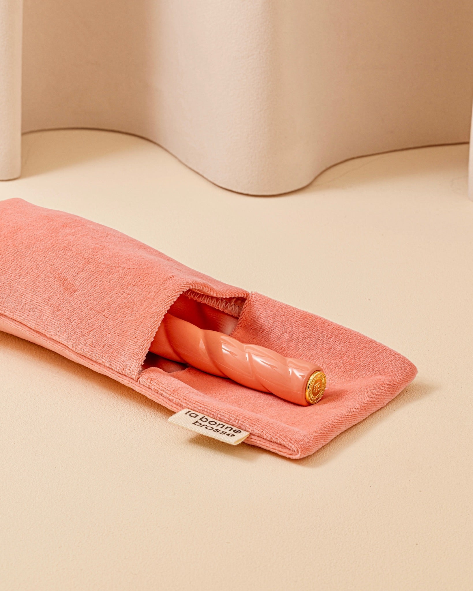 N.03 La Brosse Cuir Chevelu Sensible l'Indispensable Douceur Corail