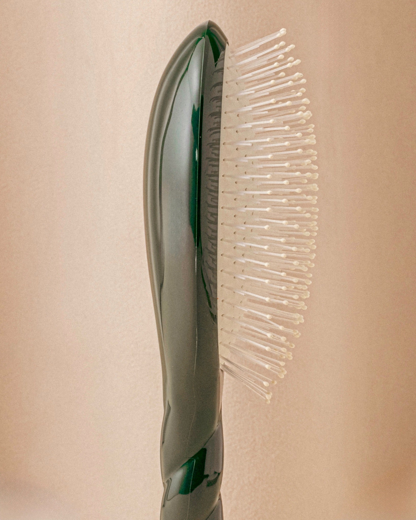 N.04 La Brosse Démêlante & Massante La Miracle Vert Emeraude