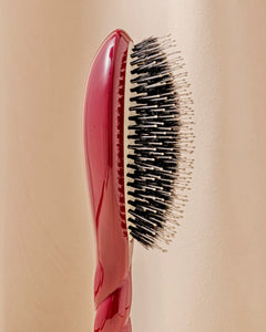 N.03 La Brosse Cuir Chevelu Sensible l'Indispensable Douceur Rouge Cerise
