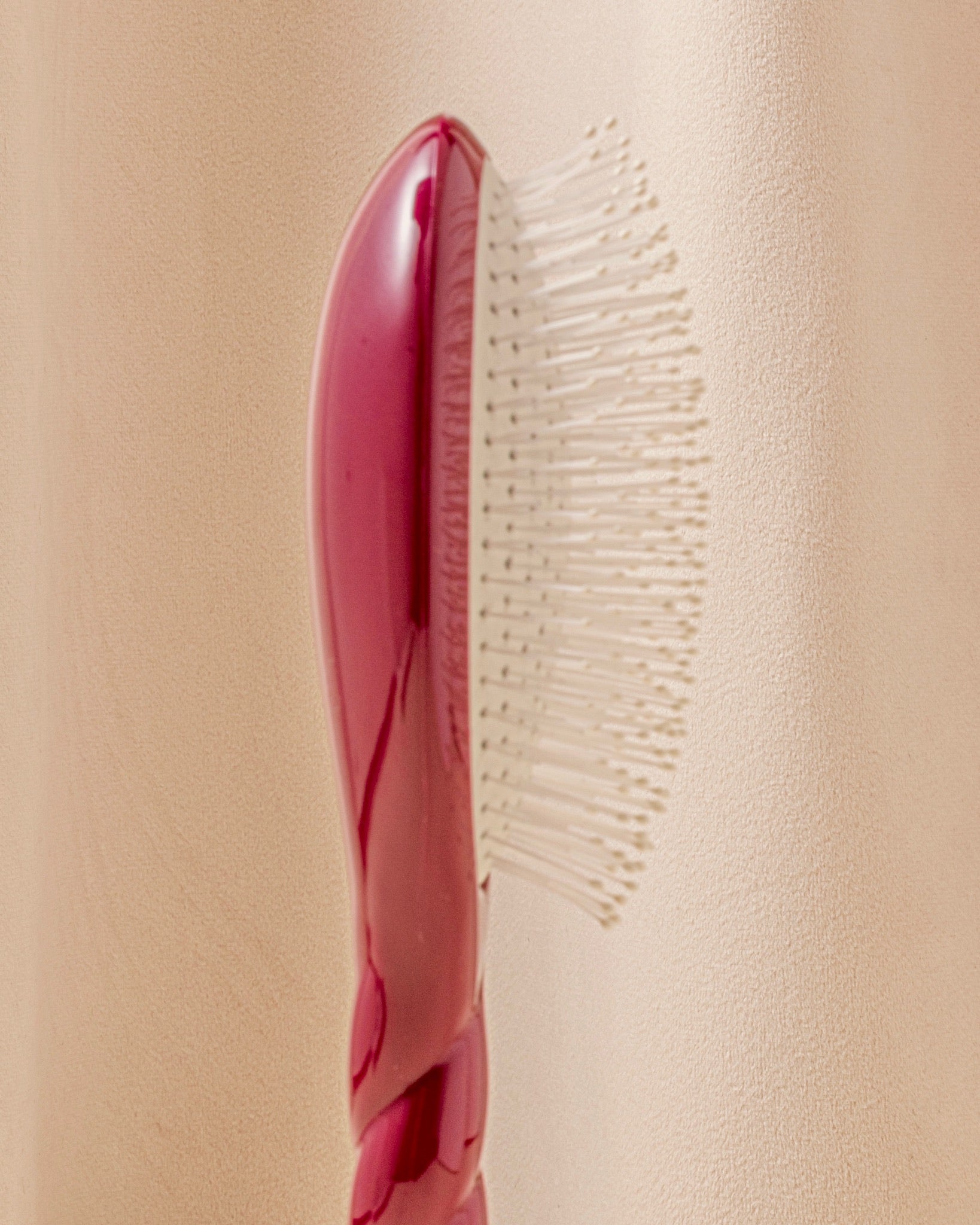 N.04 La Brosse Démêlante & Massante La Miracle Rouge Cerise