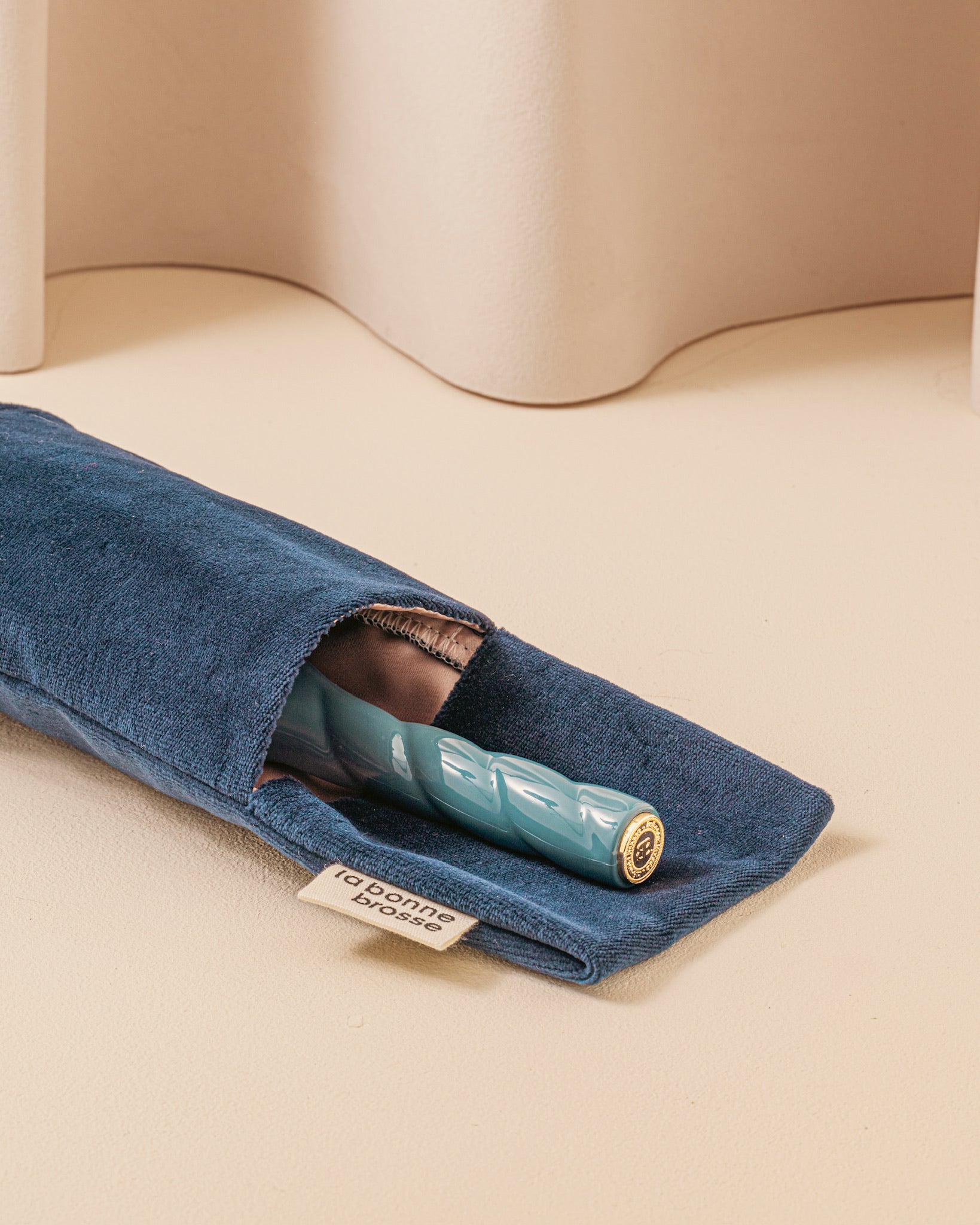 La Pochette "Grande Brosse" Bleu Nuit