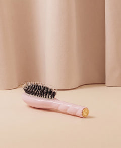 N.02 La Petite Brosse Démêlante & Soin l'Indispensable Rose Lilas
