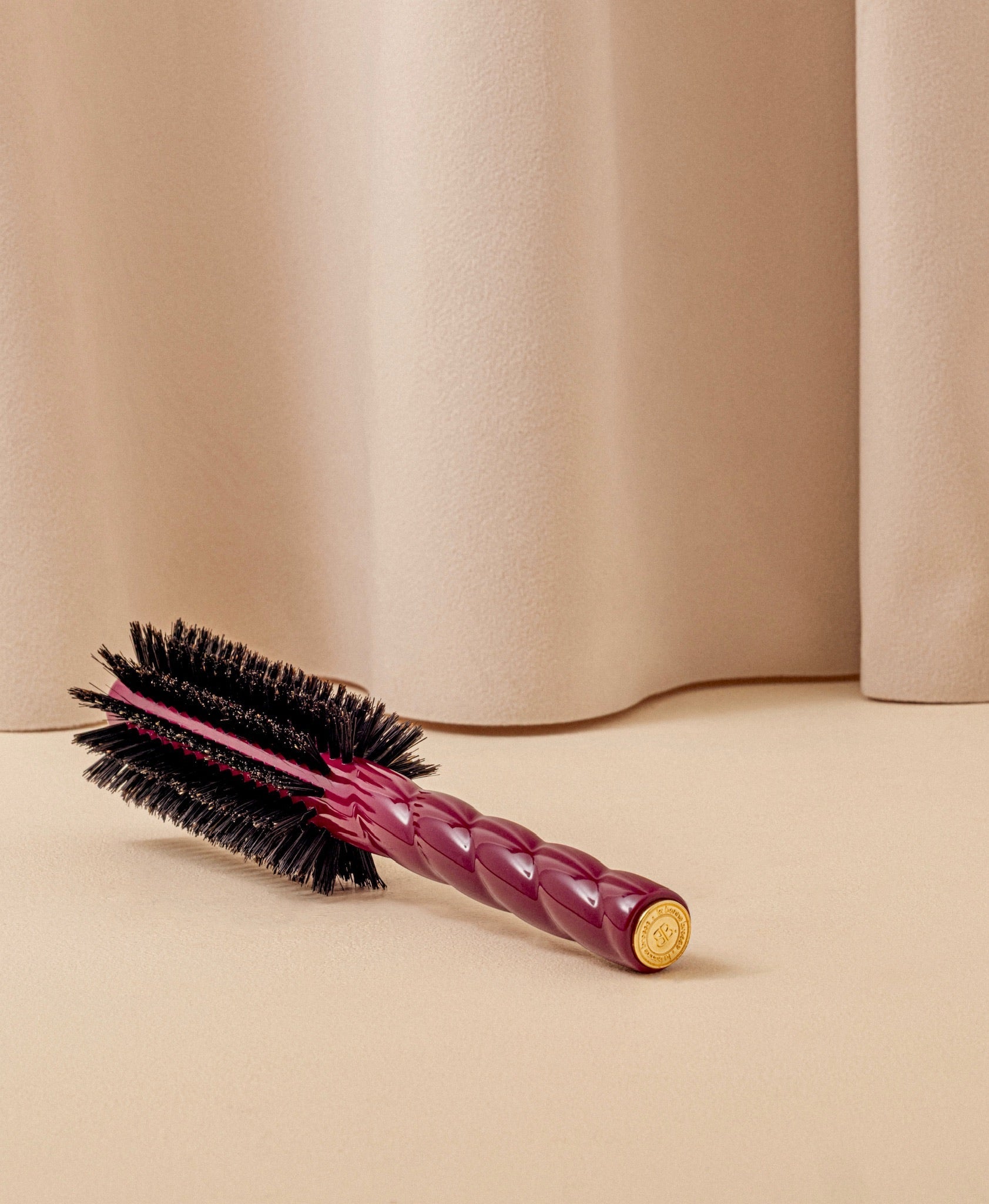 N.05 La Brosse Ronde Brushing Volume & Style Rouge Cerise