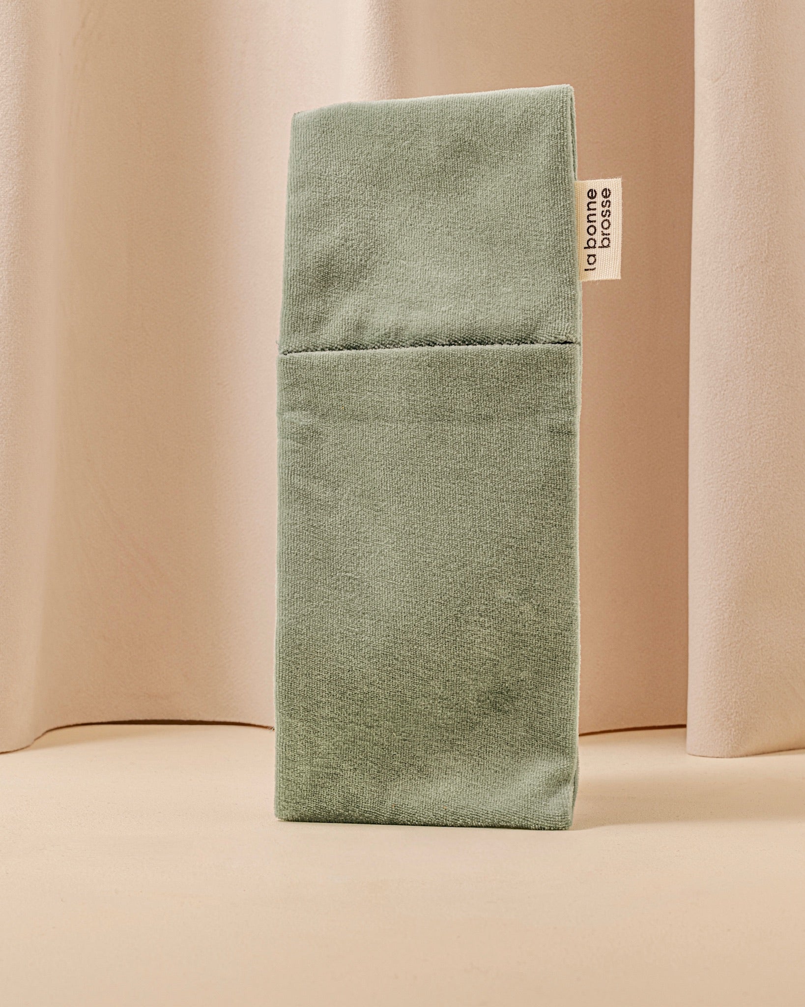La Pochette "Grande Brosse" Vert Amande