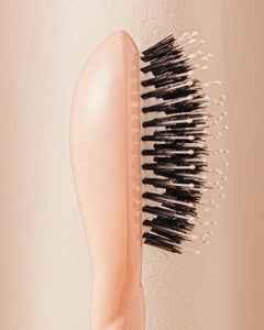 N.03 La Micro Brosse Cuir Chevelu Sensible l'Indispensable Douceur Rose Poudré