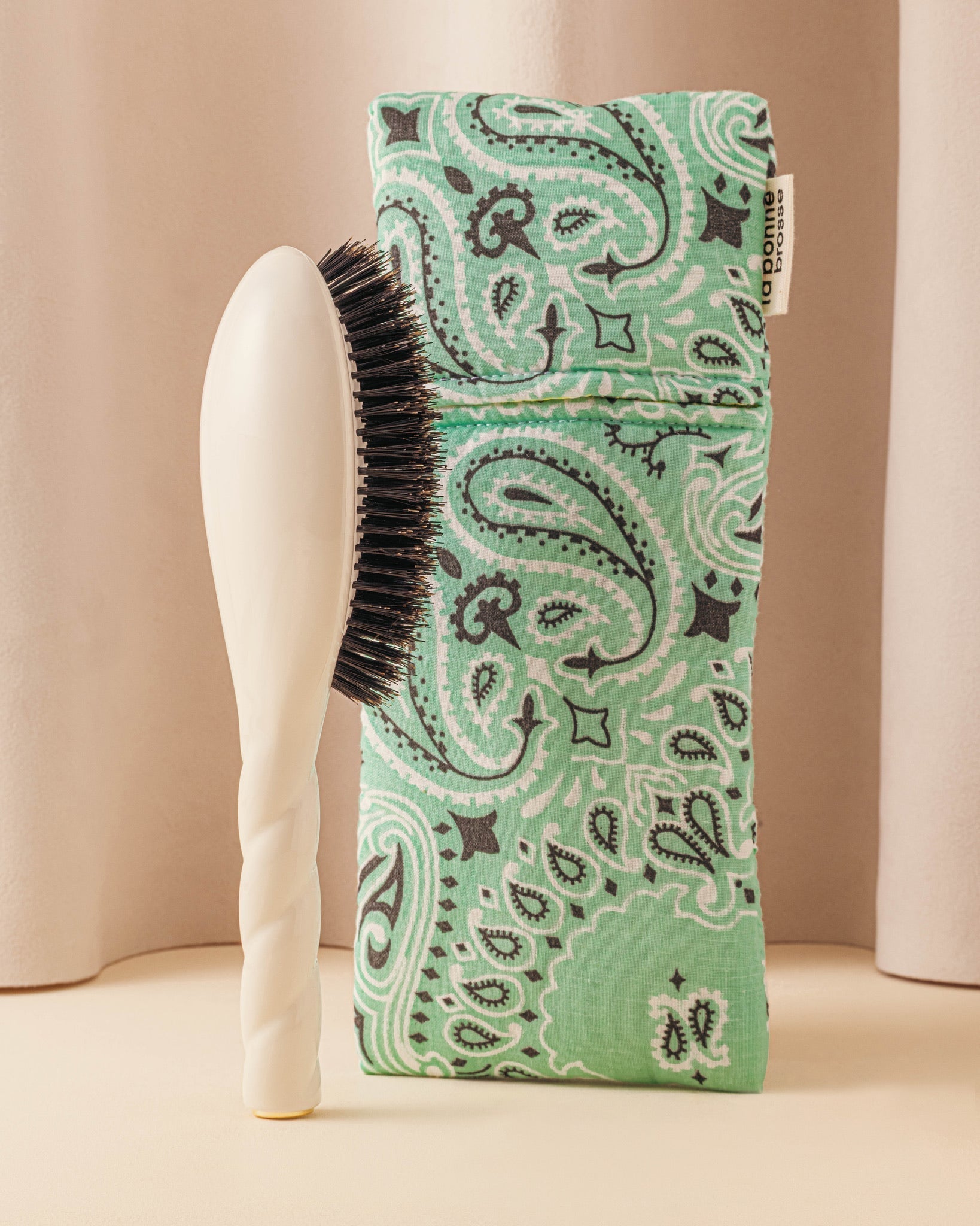 Call It By YourName x La Bonne Brosse Pochette Grande Brosse Bleu Lagon