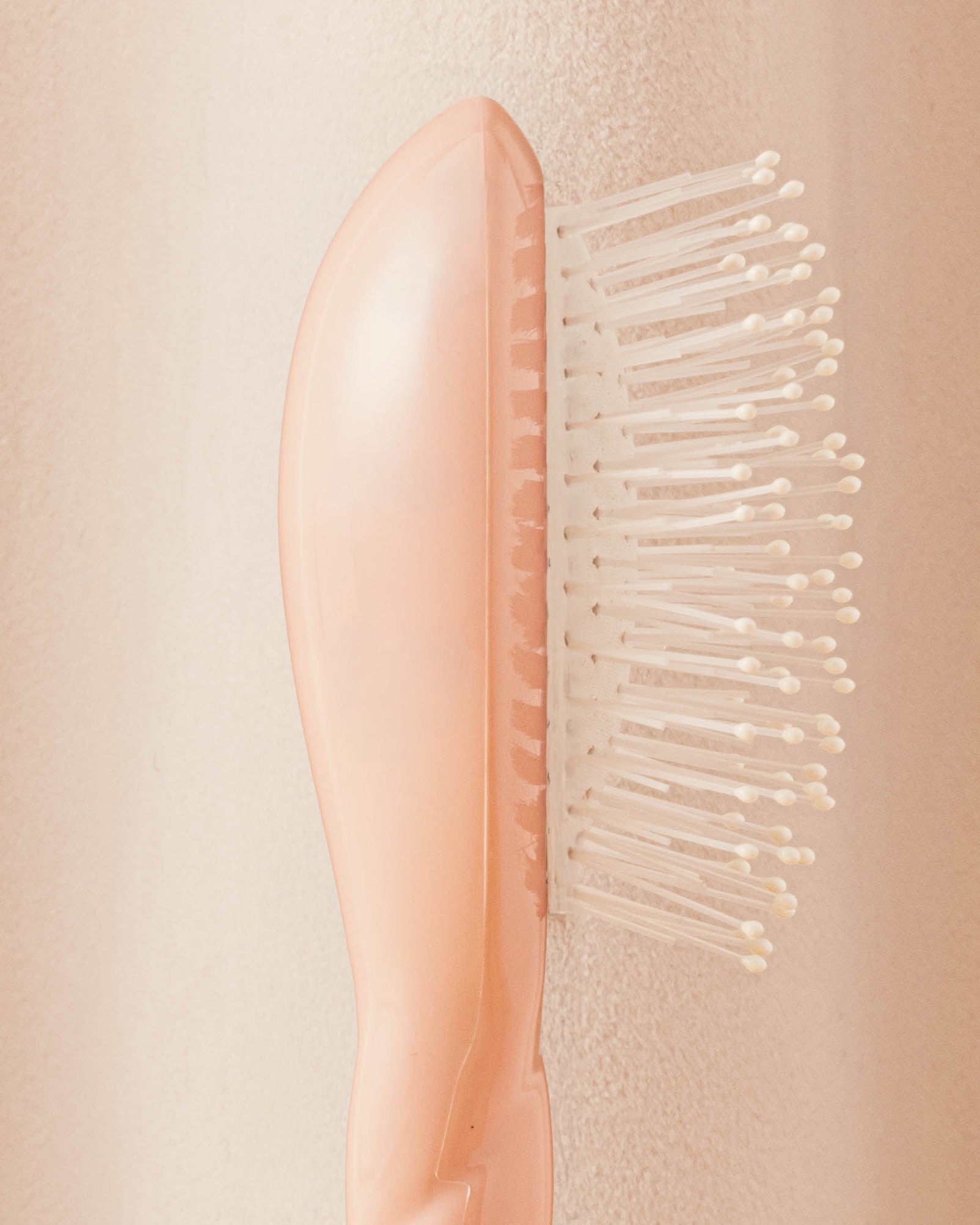 N.04 La Micro Brosse Démêlante & Massante La Miracle Rose Poudré