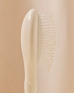 N.04 La Petite Brosse Démêlante & Massante La Miracle Blanc Crème