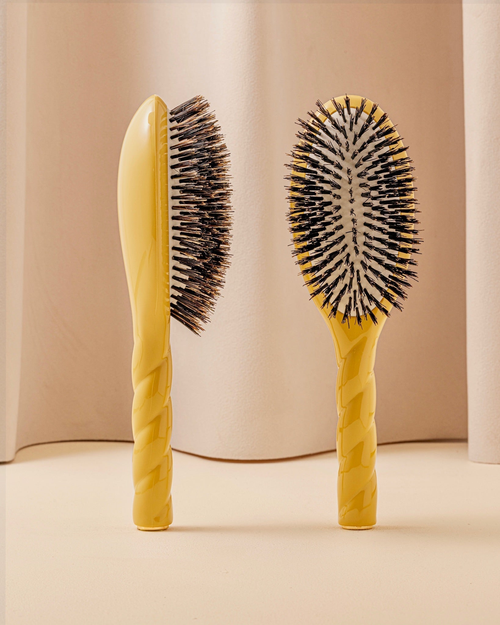 N.01 La Brosse Brillance & Soin l'Universelle Jaune Safran
