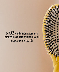 N.02 La Brosse Démêlante & Soin l'Indispensable Jaune Safran