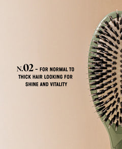 N.02 La Brosse Démêlante & Soin l'Indispensable Vert Amande