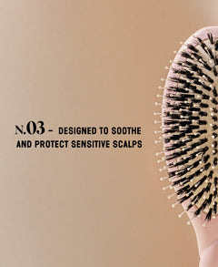 N.03 La Brosse Cuir Chevelu Sensible l'Indispensable Douceur Rose Lilas