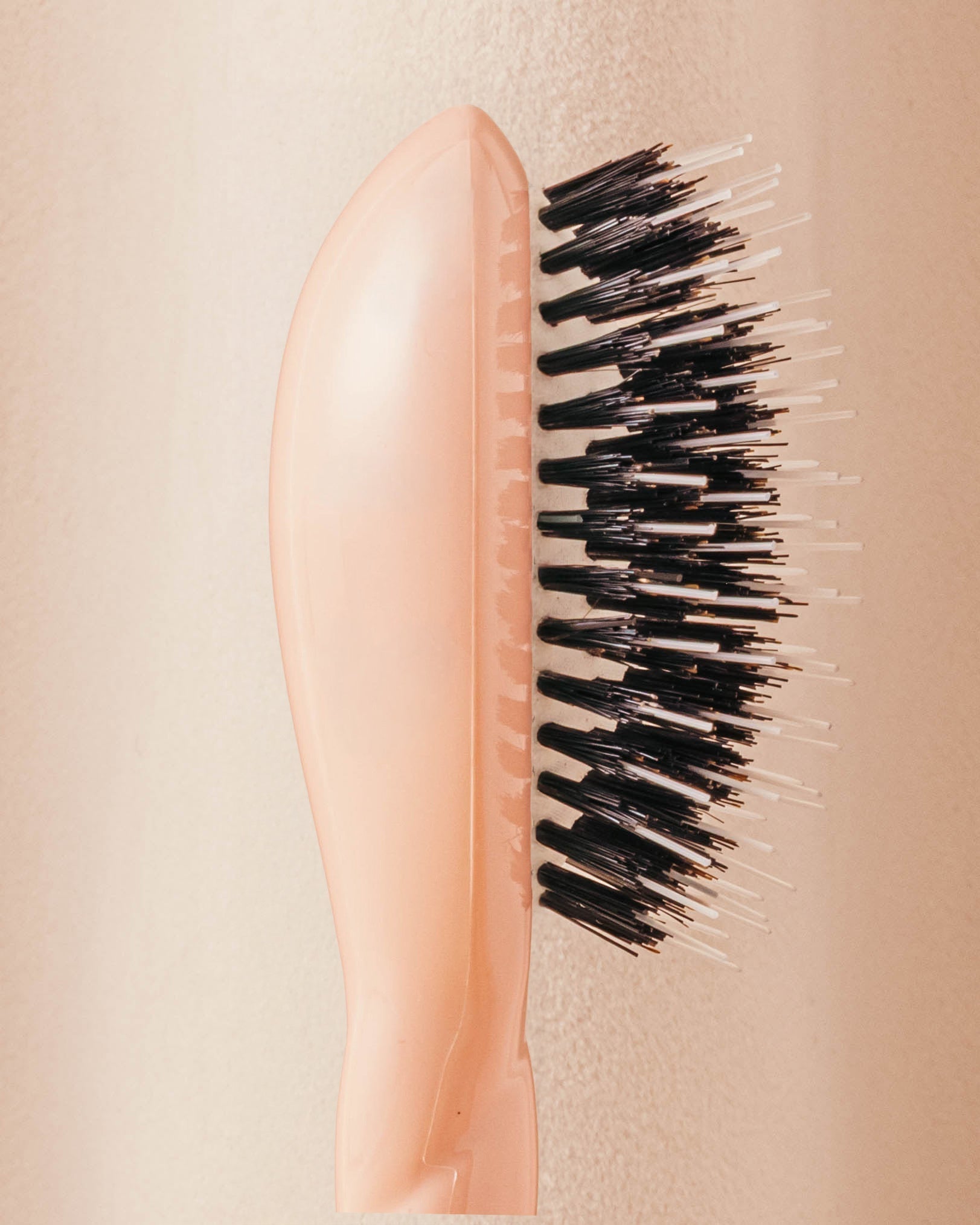 N.02 La Micro Brosse Démêlante & Soin l'Indispensable Rose Poudré