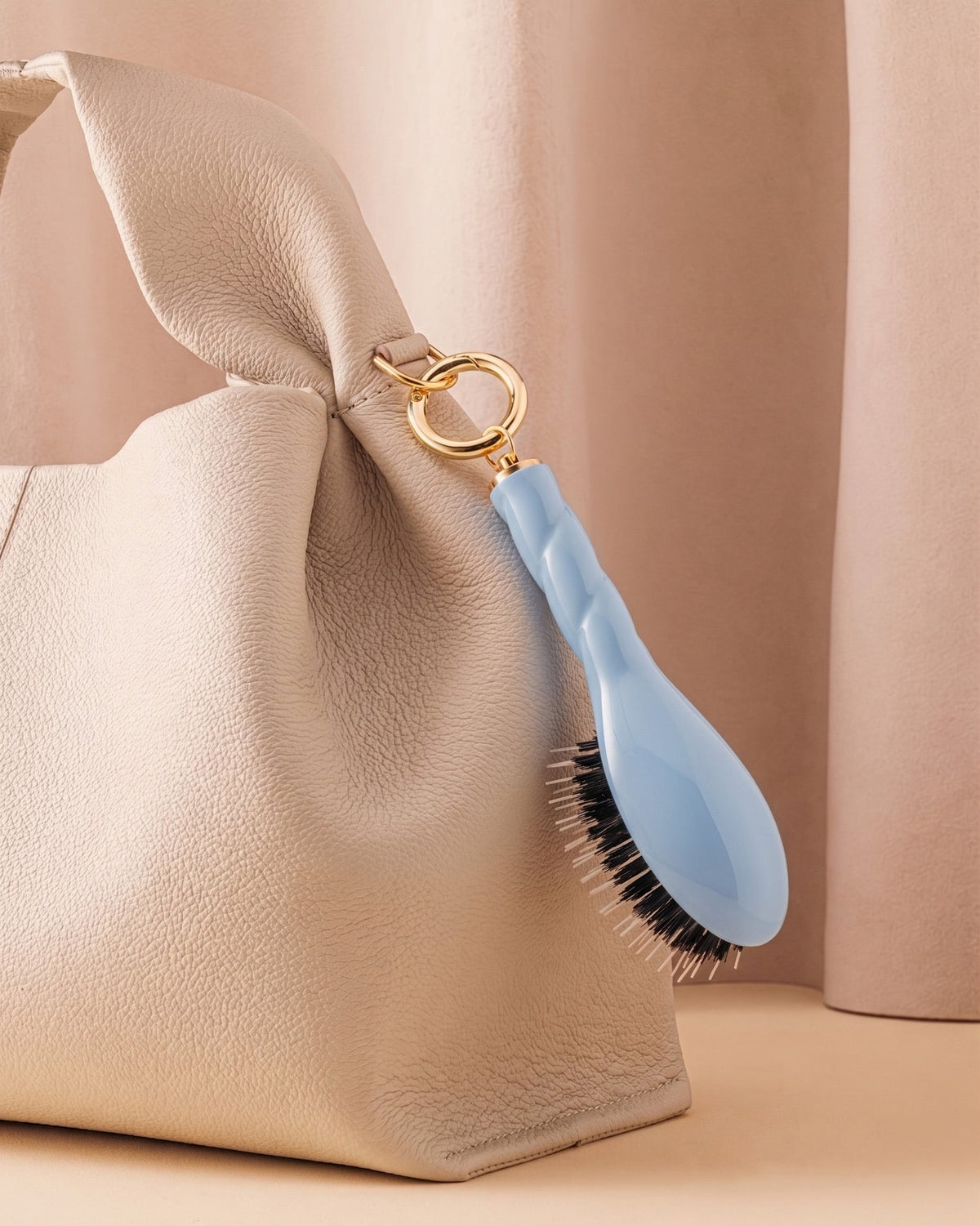 N.02 La Micro Brosse Démêlante & Soin l'Indispensable Bleu Ciel
