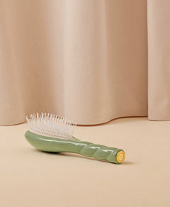 N.07 La Petite Brosse Démêlante & Stimulante l'Intense Vert Amande
