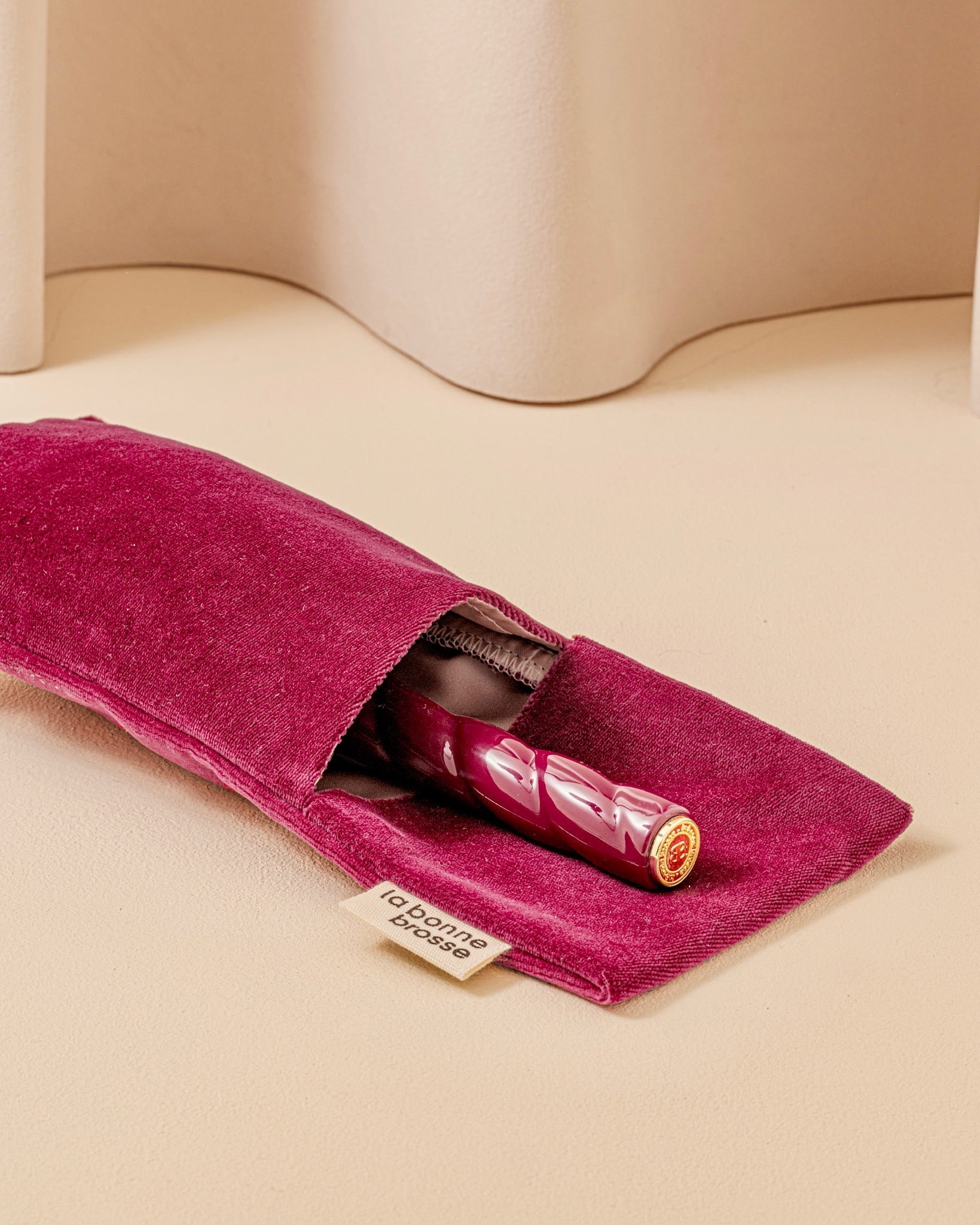 N.03 La Brosse Cuir Chevelu Sensible l'Indispensable Douceur Rouge Cerise