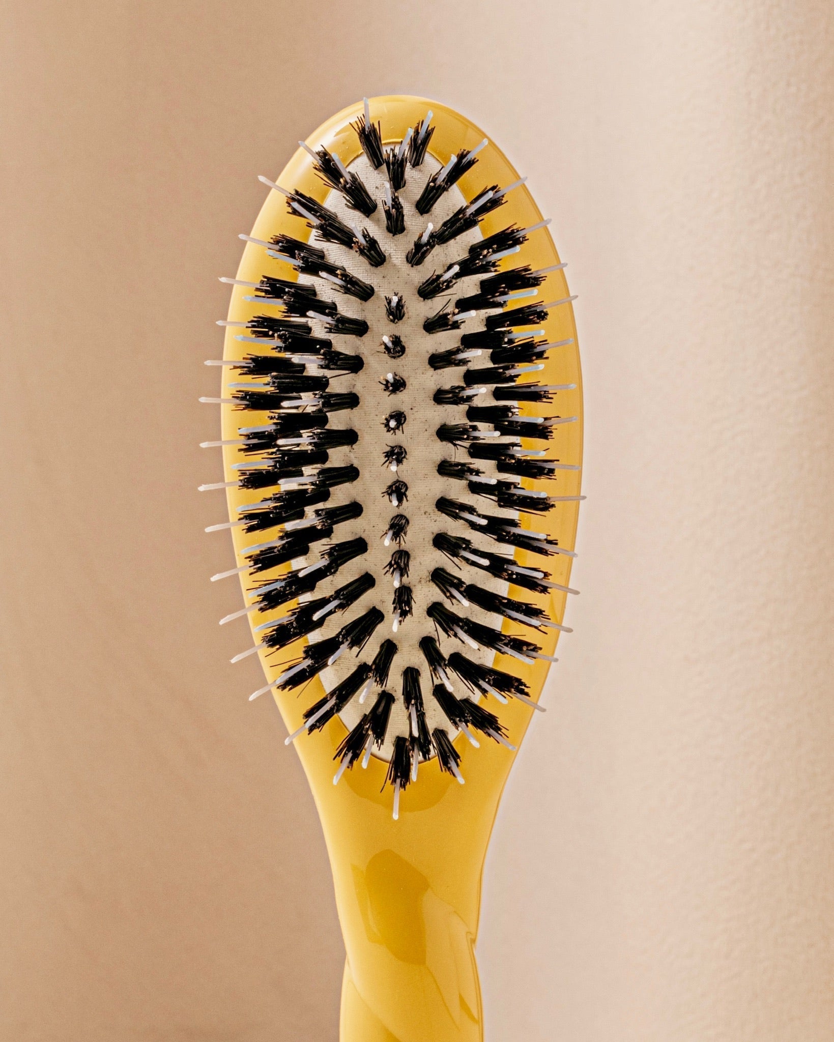 N.02 La Petite Brosse Démêlante & Soin l'Indispensable Jaune Safran