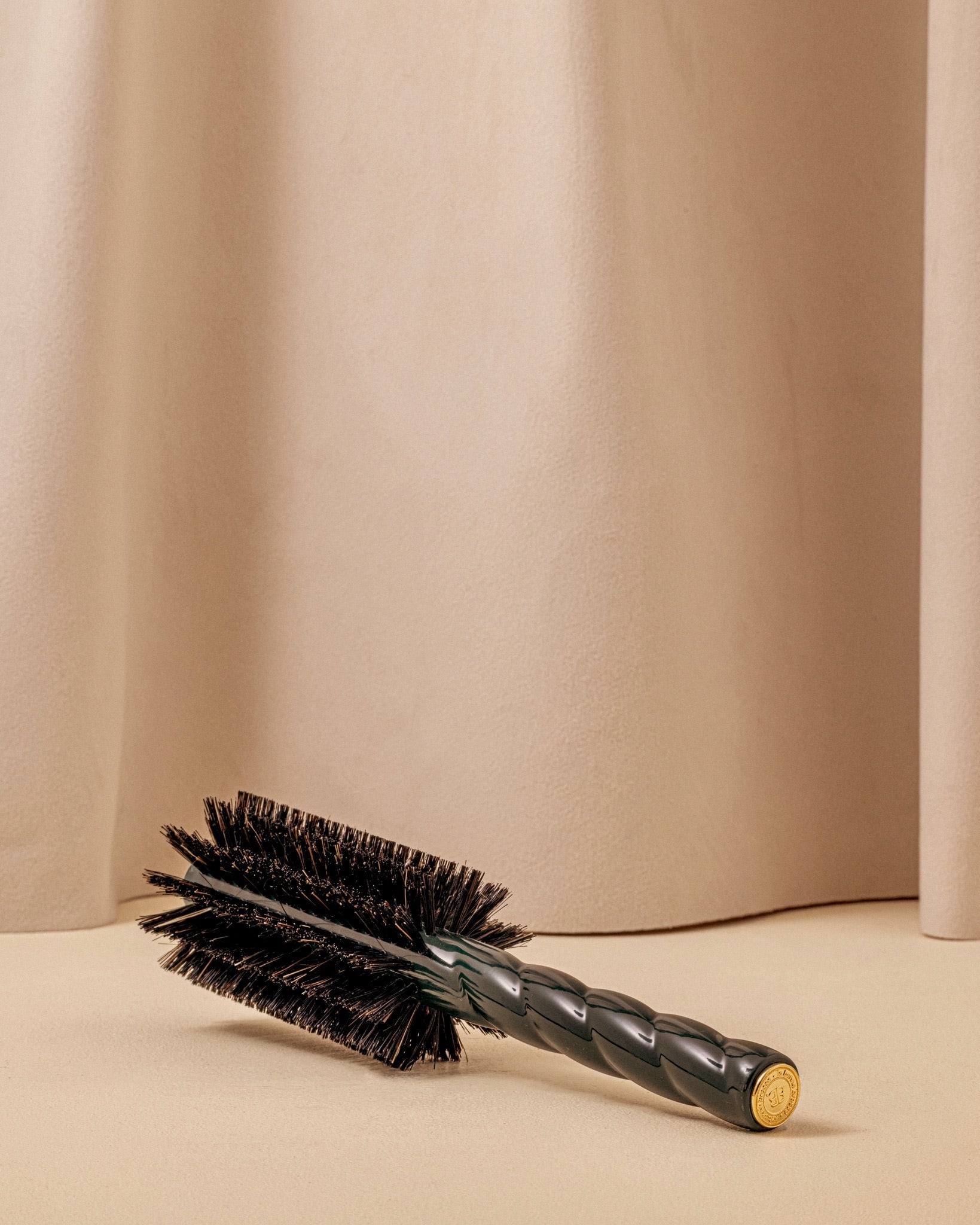N.08 La Brosse Ronde Brushing Longueur & Mouvement Vert Émeraude