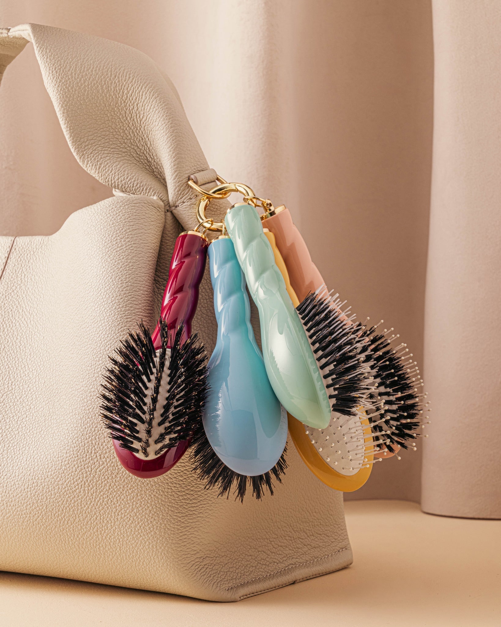 N.02 La Micro Brosse Démêlante & Soin l'Indispensable Rose Poudré