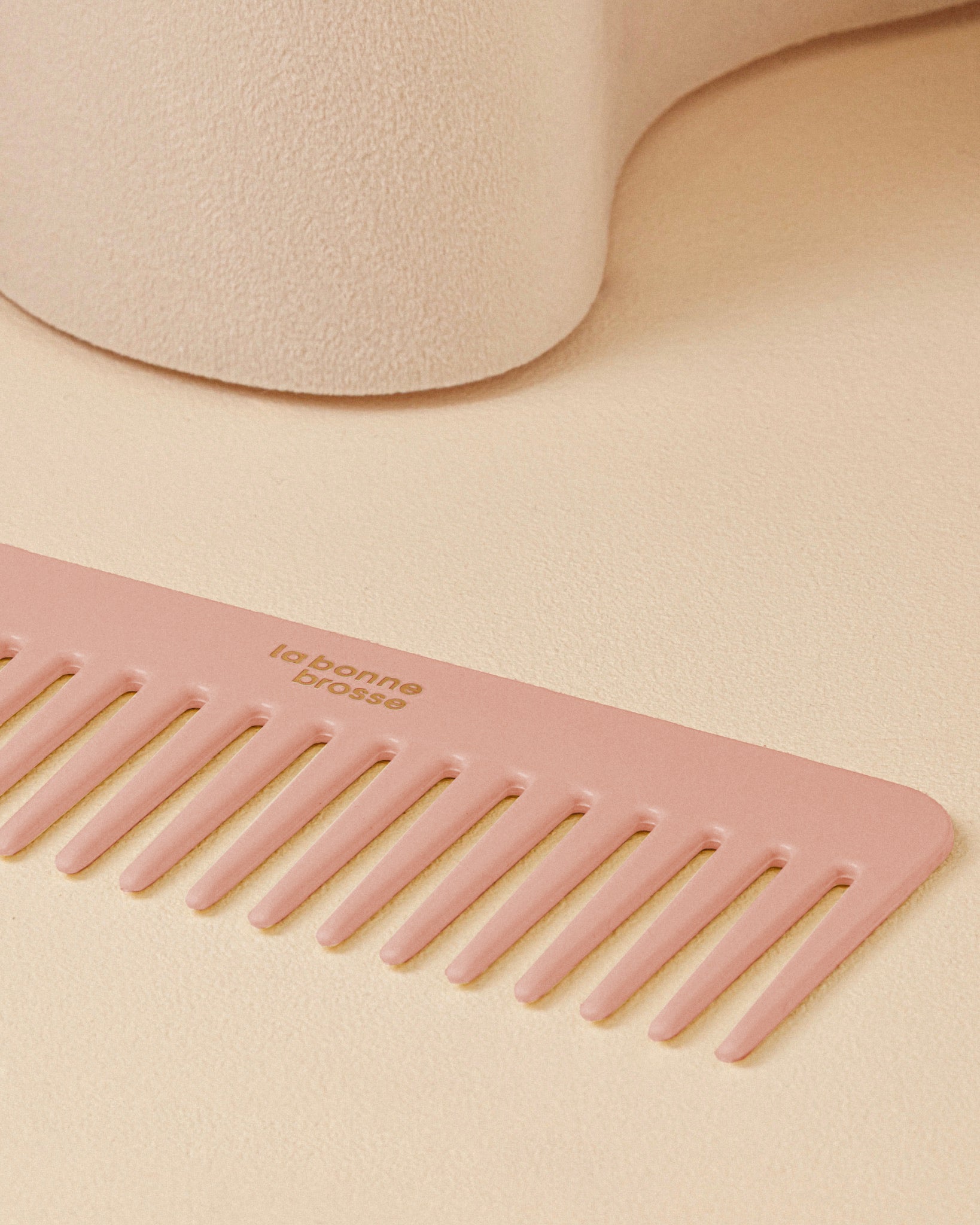Le Peigne Large Démêlant en acétate Rose Poudré