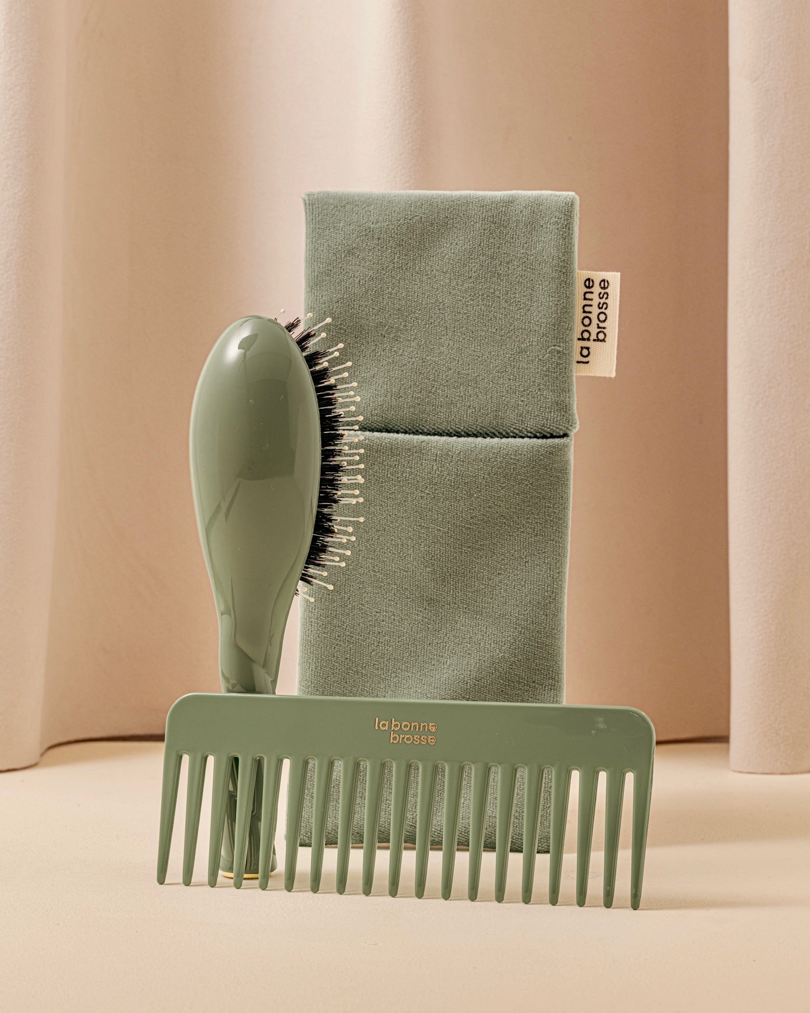 La Pochette "Petite Brosse" Vert Amande